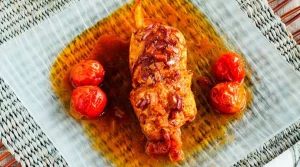 Rollitos de pollo marinado rellenos de pimiento